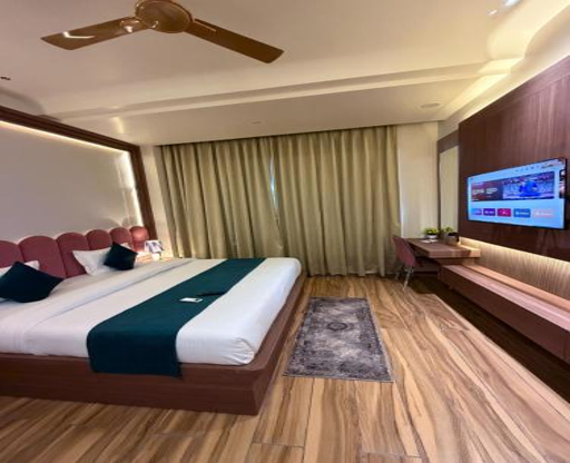 this is the bedroom of the infinity hotel in kanpur .they provide rooms to couples with no local id .