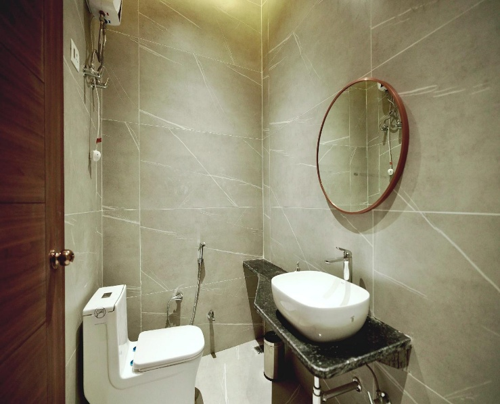 premium bathrooms of the infinity hotel Kanpur with stylish interior best hotel in kanpur for couples.