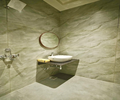 spacious modern washroom of the infinity hotel in Kanpur .with elegant rooms.