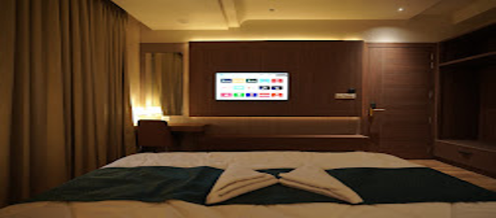 this is the luxury hotel rooms in kanpur with android tv or air conditioning ,this is the cheapest hotel in kanpur