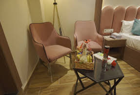 the infinity hotel is the best hotel in Kanpur ,they provide very good amenities VIP cabin .